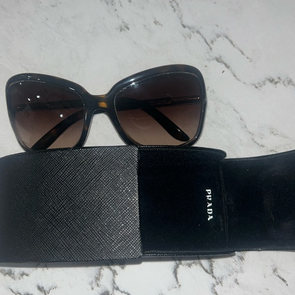 Prada authentic sunglasses - Picture 6 of 6